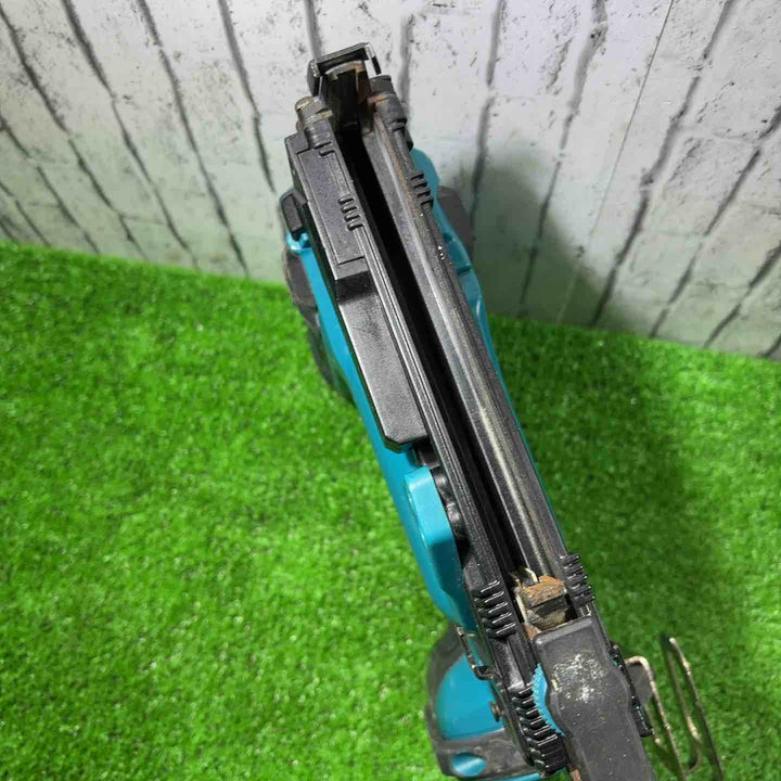★マキタ(makita) コードレスタッカ 18V ST421DRG 動作確認済【川口店】