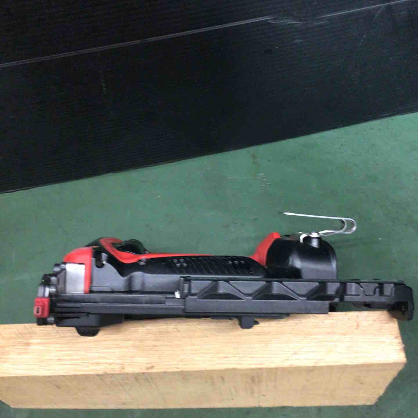 MAX TJ-35P3 充電式ピンネイラ【野田愛宕店】【店頭取引限定】【中古】管理番号：ITX25J848YTG MAX TJ-35P3 充電式ピンネイラ 14.4V・18V兼用 ウエダ金物【公式サイト】
