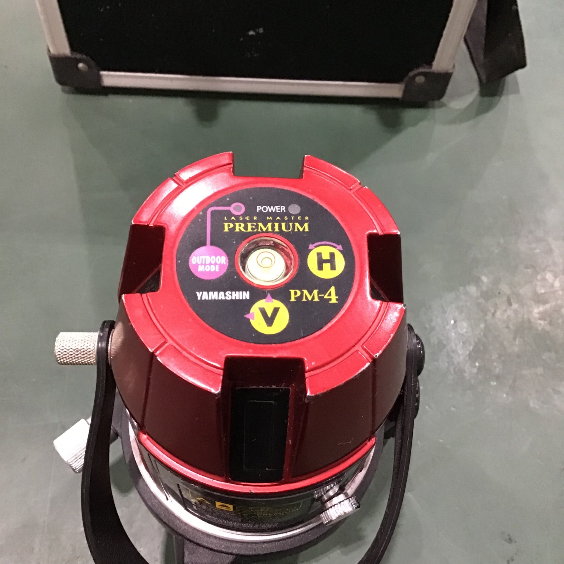 山真　レーザー　PM-04 山真製鋸 PM-4 レーザー墨出し器 レーザーマスタープレミアム(大