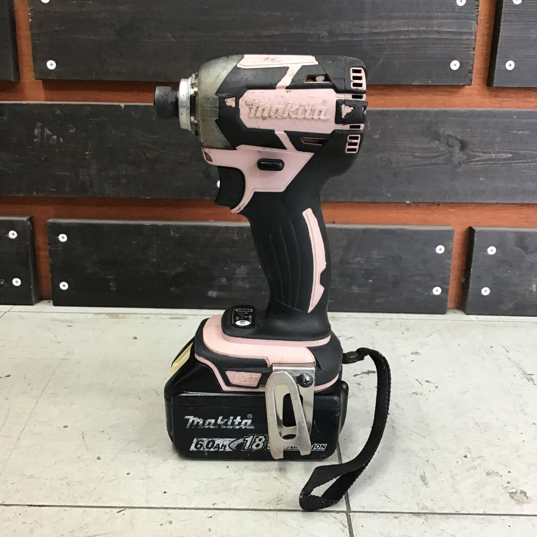 中古品】マキタ/makita コードレスインパクトドライバー TD148DRTXP 