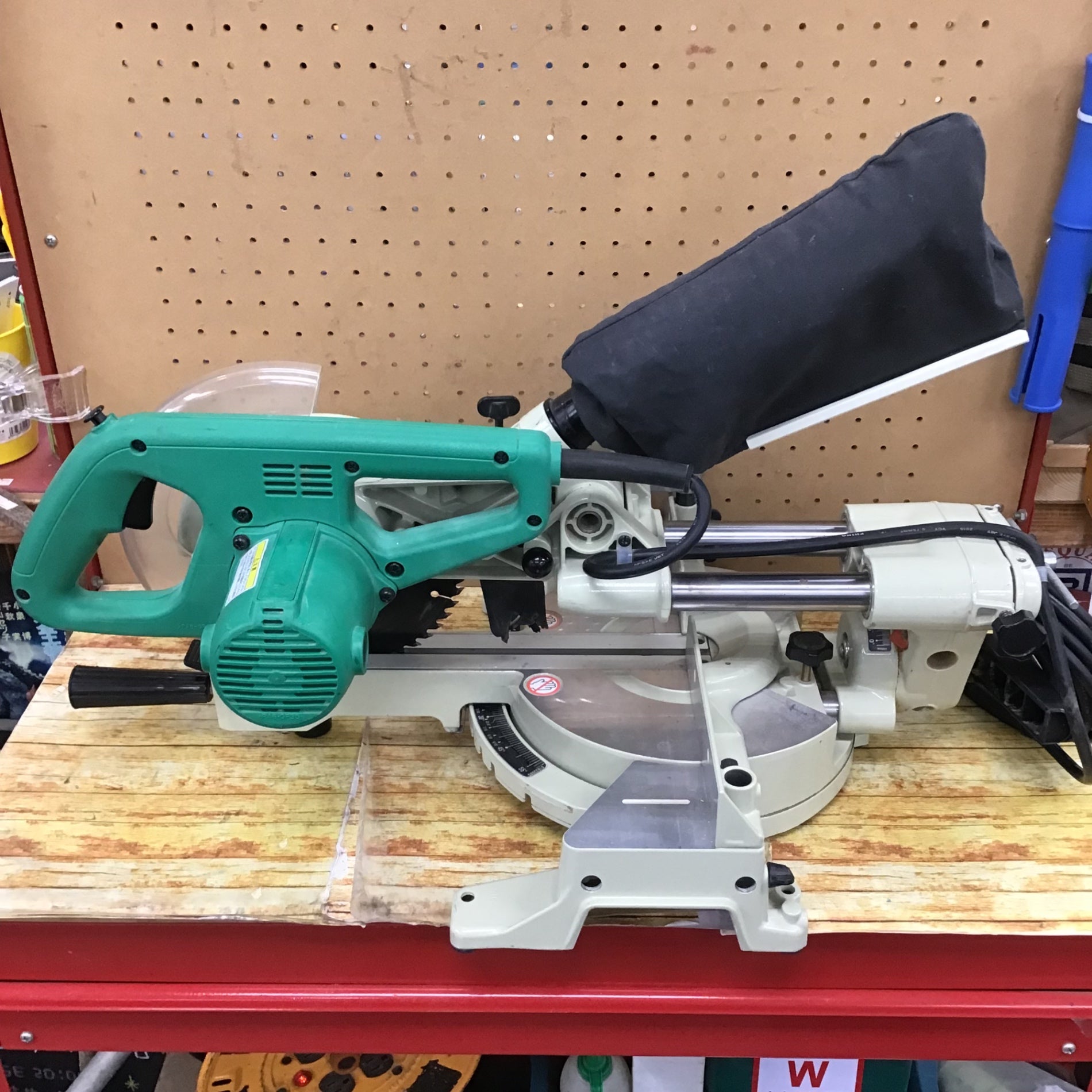 ○マキタ(makita) スライドマルノコ AC100V のこ刃径190mm M244【川崎