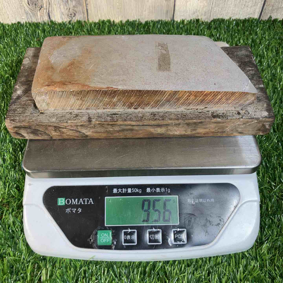 ◇天然砥石 詳細不明 重さ約950ｇ(台の木材含む)【戸田店】