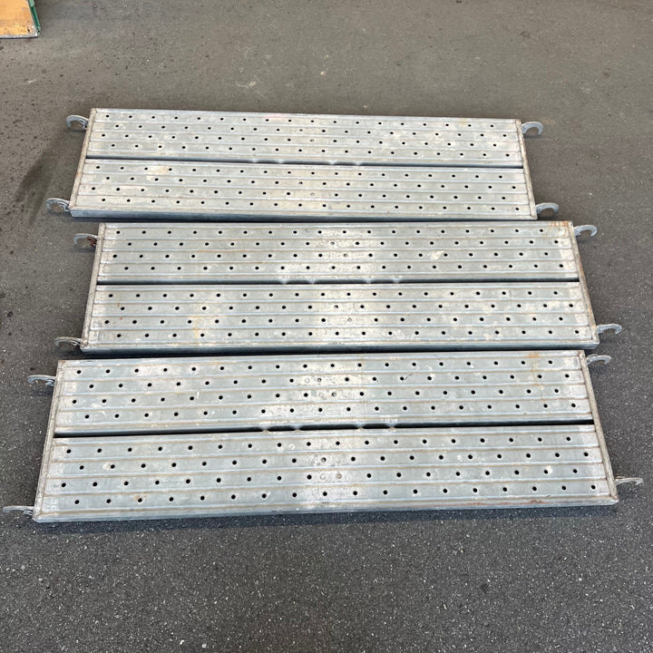【店頭受取り限定】※※備考欄要確認※※　メーカー不明　ローリングタワー　段数不明　※※サビあり※※【桶川店】