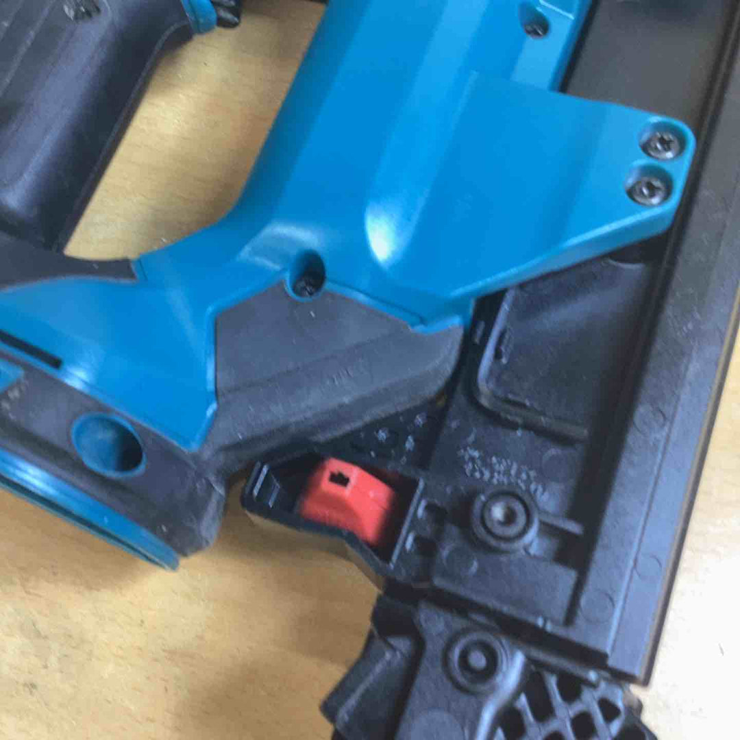 ★マキタ(makita) コードレスフィニッシュネイラ FN350DZK【越谷店】