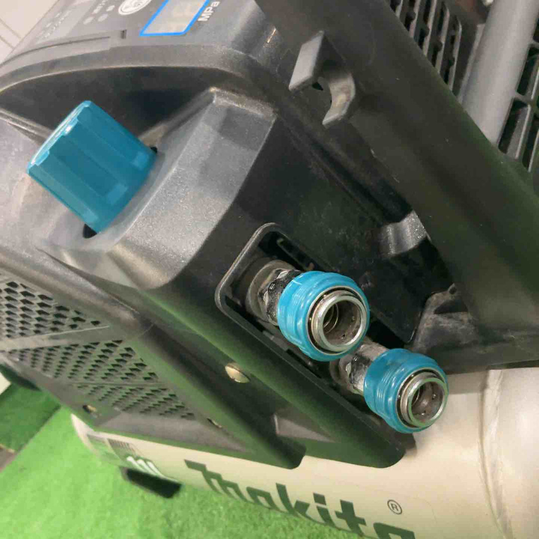 マキタ(Makita) エアコンプレッサ(黒) (50/60Hz) AC462XLB 動作確認済【川口店】