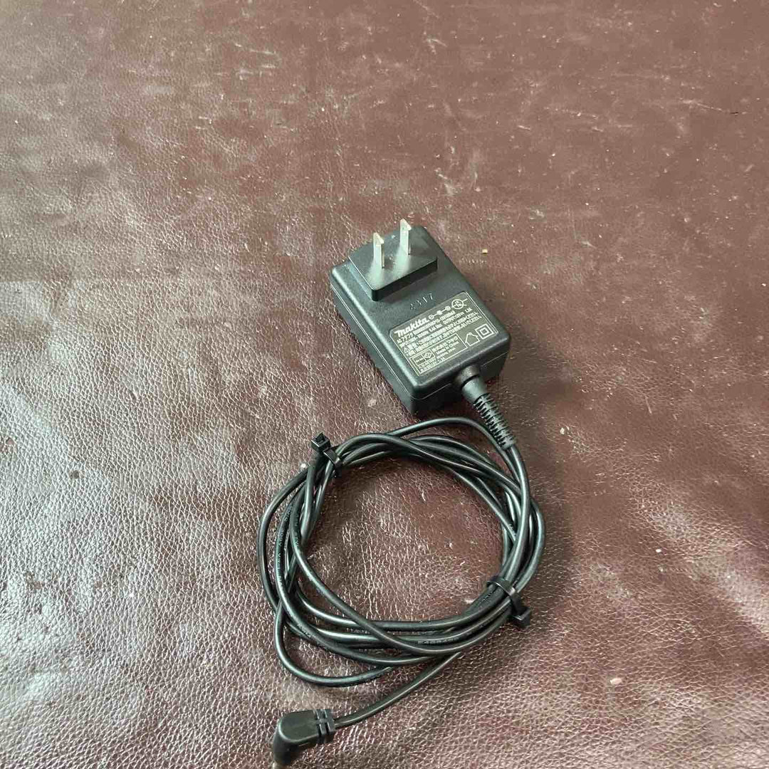 【中古品】マキタ(makita) コードレスラジオ MR108B ACアダプター付属【東大和店】
