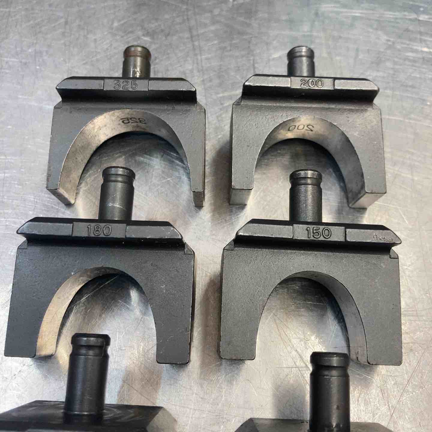 イズミ、油圧ヘッド分離式工具ヘッド部12号A 中古品】 泉精器(IZUMI) 油圧ヘッド分離式工具 12号A 圧着圧縮