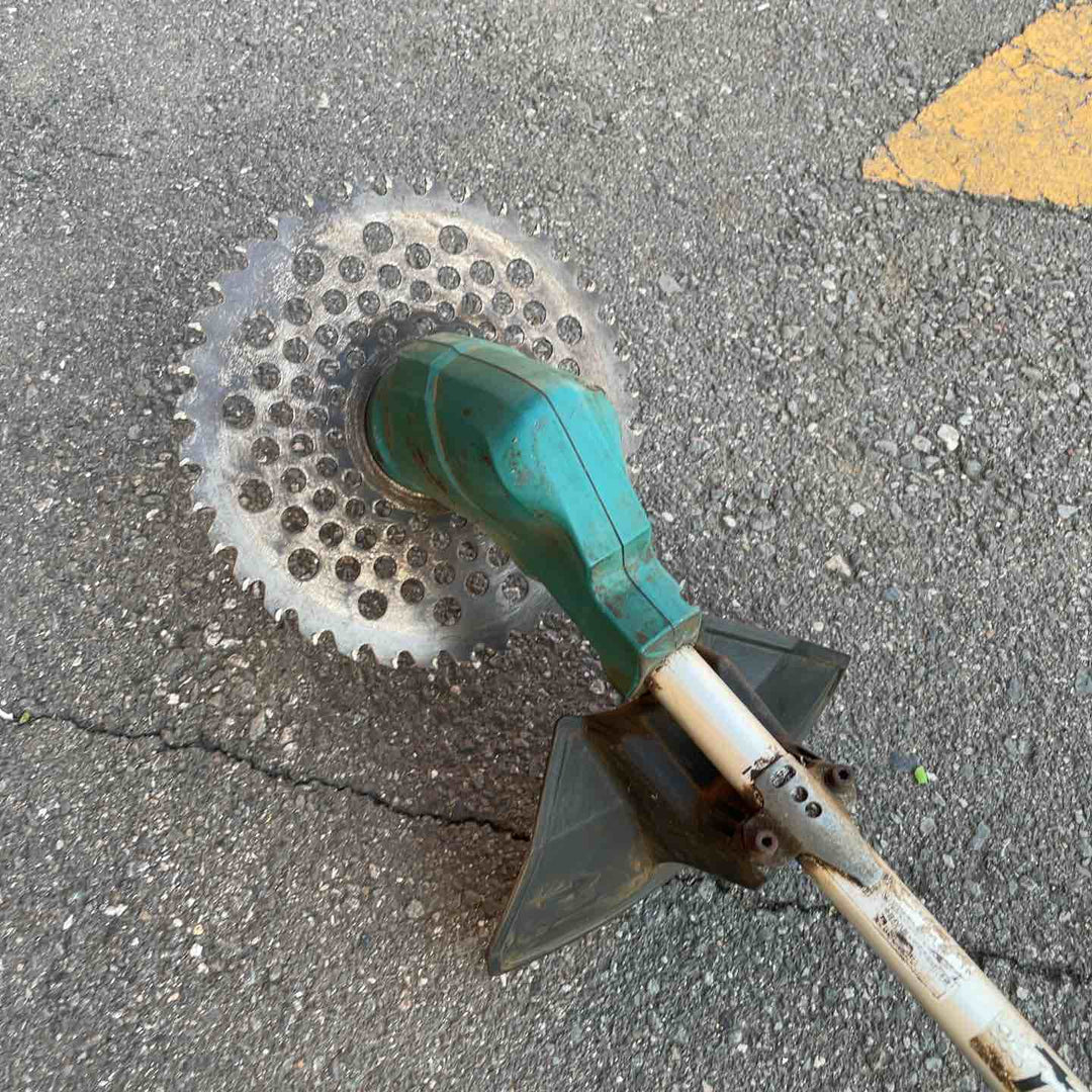 【店頭受取り限定】マキタ(makita) コードレス刈払機 MUR142UDZ 6.0Ahバッテリー付【桶川店】