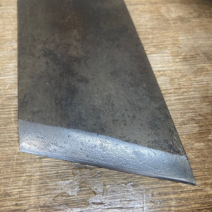 【中古品】作者・銘不明 イスカ鑿？ 下駄屋鑿？ 刻印有 刃幅62mm 柄無し【柏店】