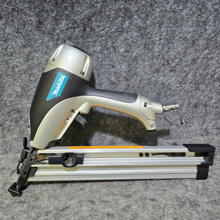 【中古品】マキタ フロア用ブラッド釘打 AF634S【桶川店】