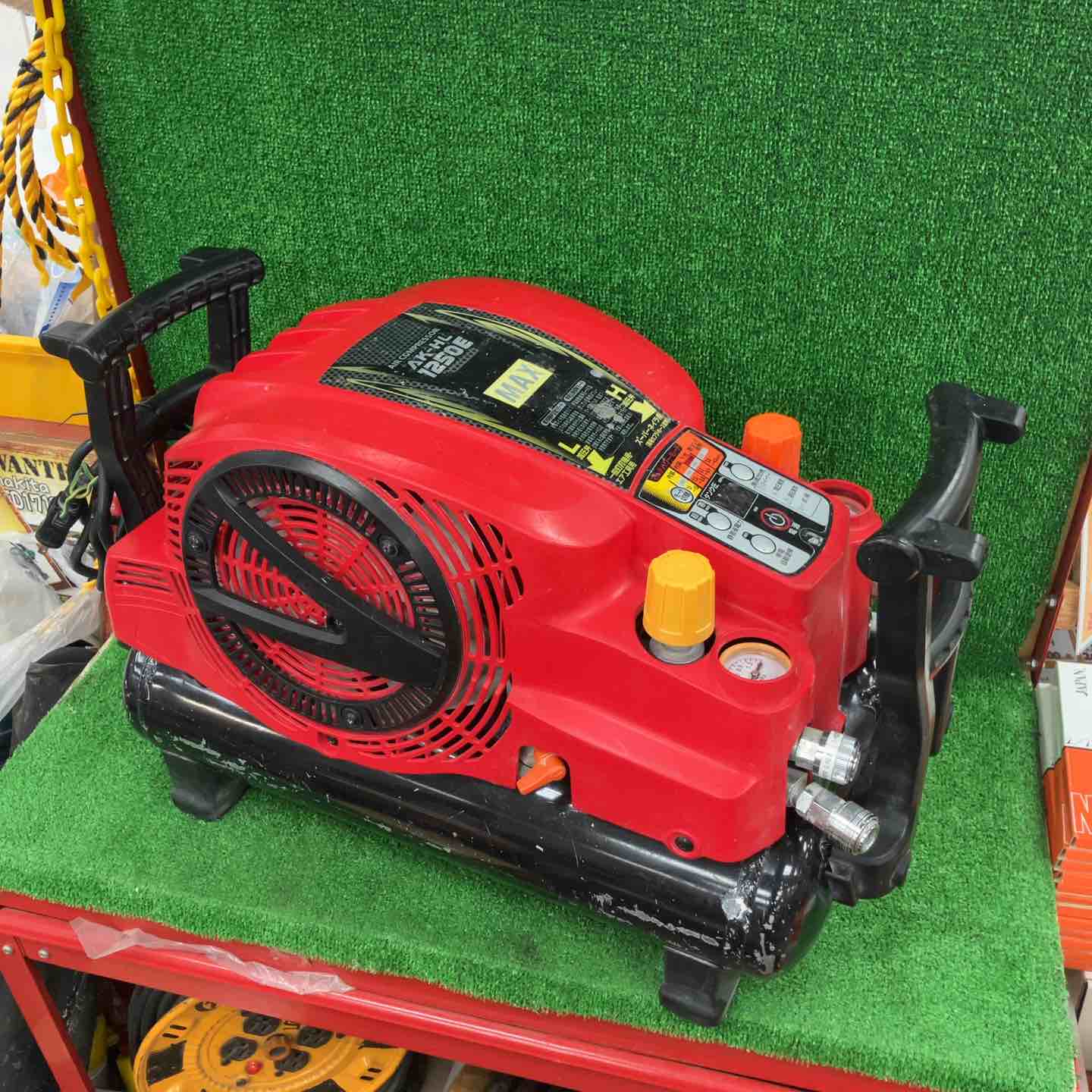 ☆マックス(MAX) エアコンプレッサー AK-HL1250E_レッド【川崎店
