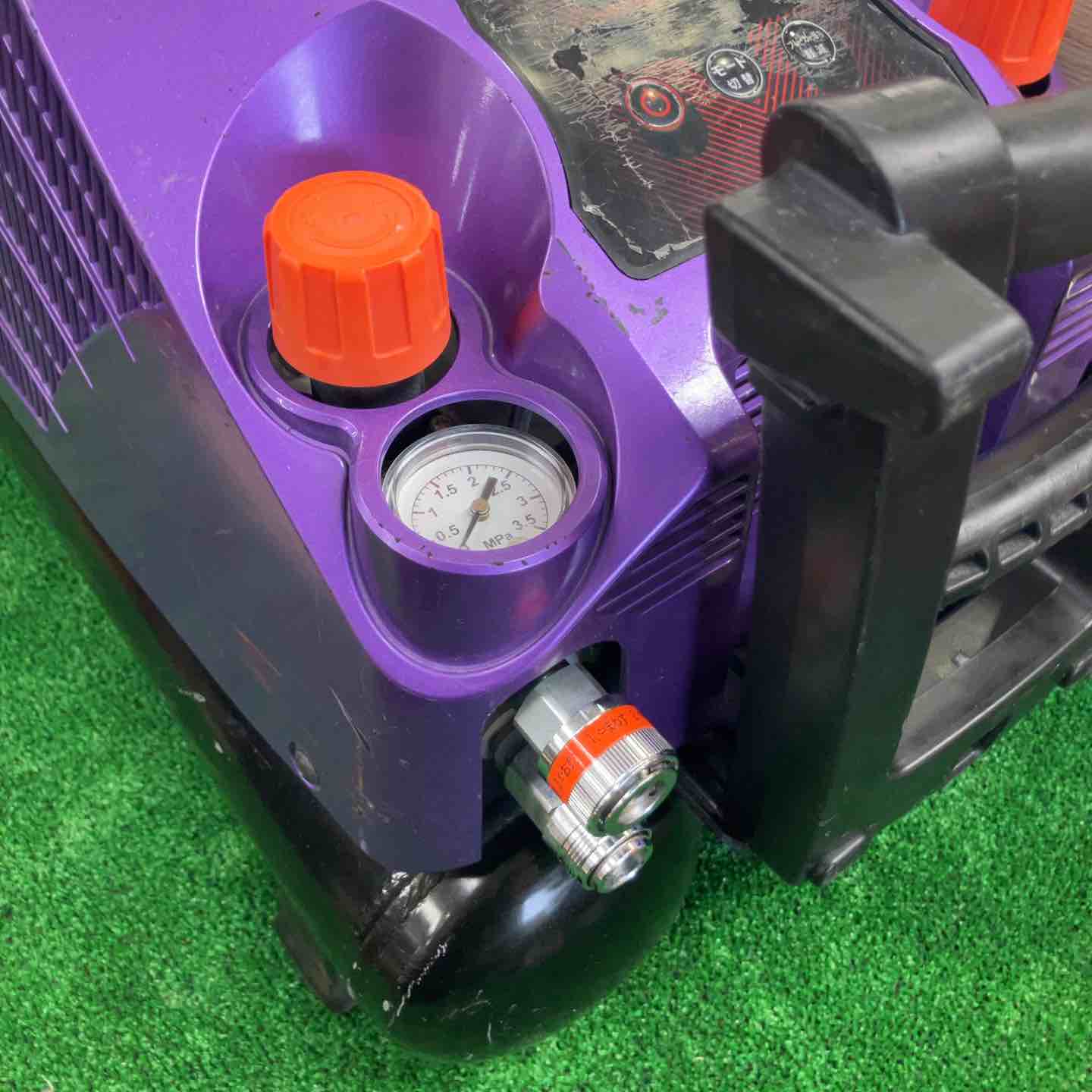 ★マックス(MAX) エアコンプレッサー AK-HH1270E3【柏店】 ◇マックス(MAX) エアコンプレッサー AK-HH1270E3 メタリックパープル