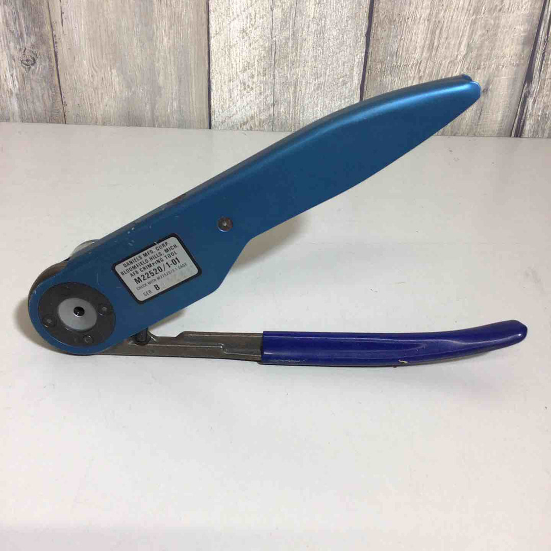 【中古品】DMC コンタクトピン圧着工具 M22520/1-01【戸田店】