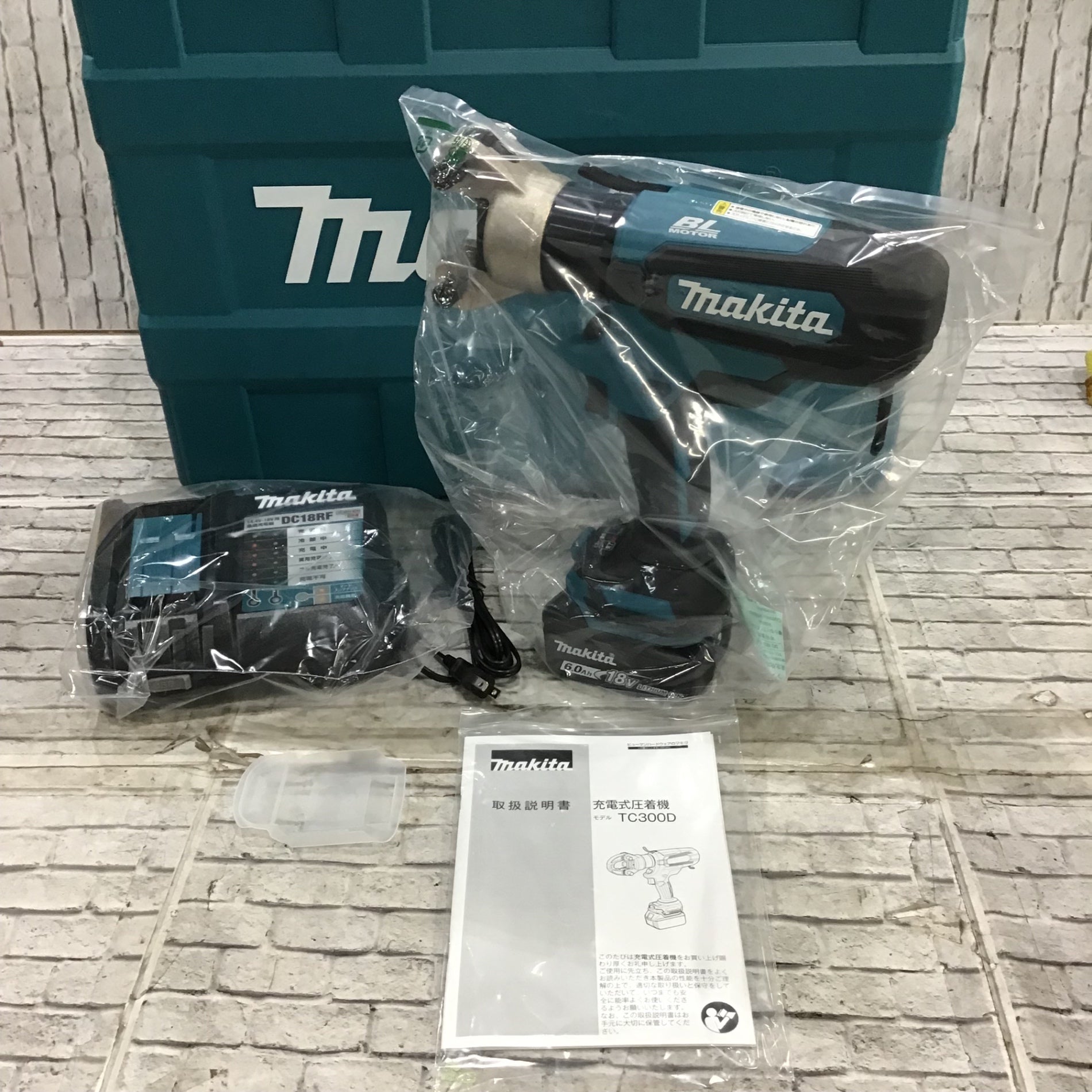 ★マキタ(makita) コードレス圧着機 TC300DRG【川口店】