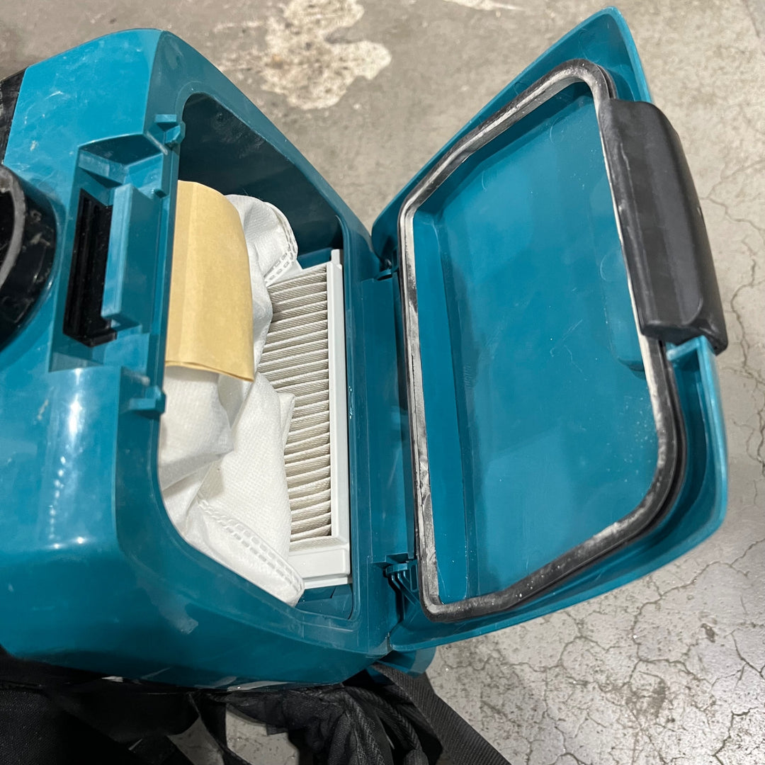 ☆マキタ(makita) コードレス背負い集じん機 VC260DZSP【川口店】