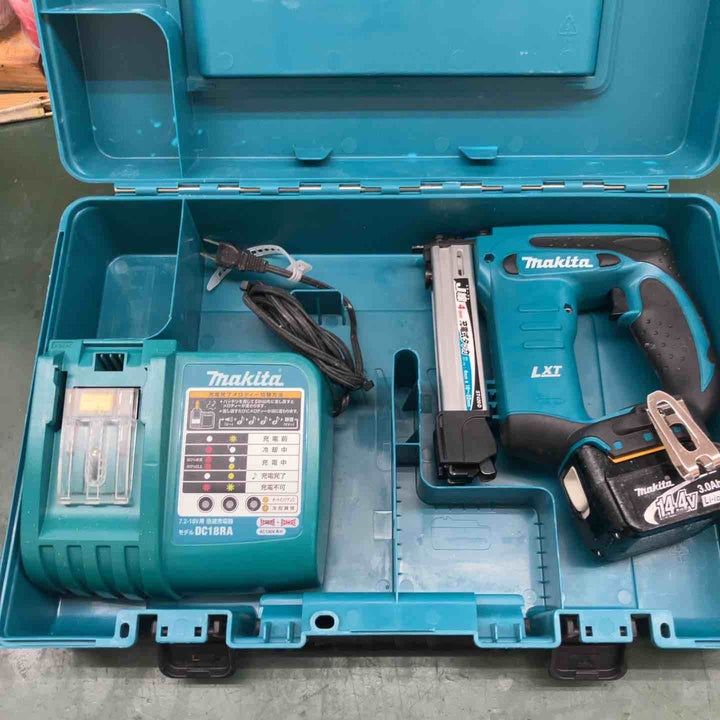 【中古品】 マキタ/makita 14.4Vコードレスタッカ・ST420DRF 【鴻巣店】