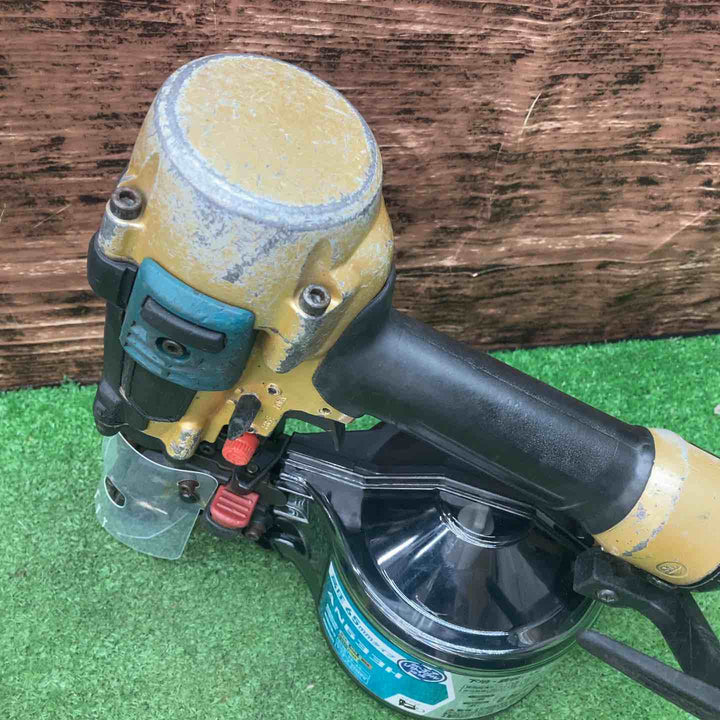 【中古品】makita/マキタ 65mm 高圧エア釘打 エアダスタ付 ゴールド AN633HSP1【川越店】