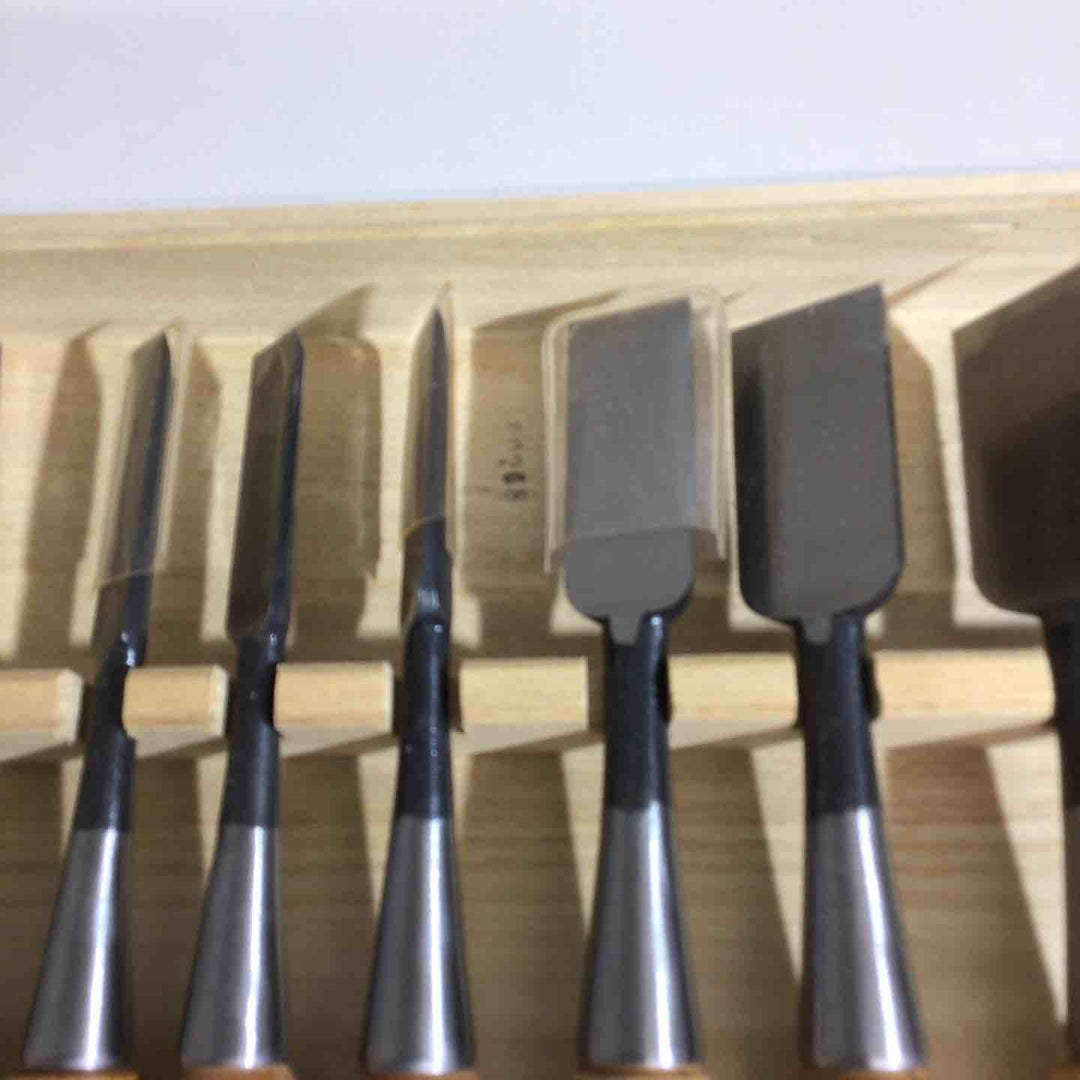 新光弘 追入のみ10本組(ヤスキ鋼)赤樫柄 木箱入▼鑿・鉋・大工道具 他 のみ ノミ【戸田店】