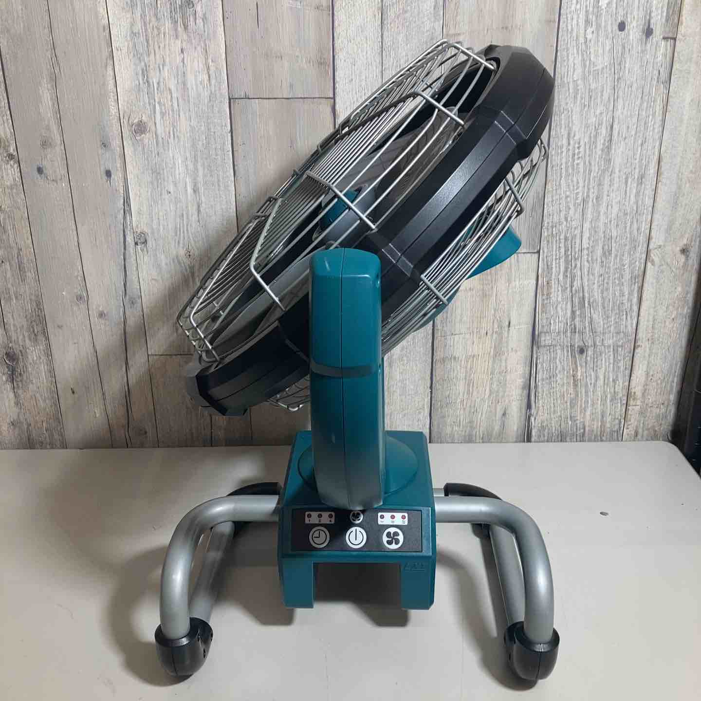 ☆マキタ(makita) 14.4/18Vコードレス産業扇 CF300DZ ACアダプタ付き ☆マキタ(makita) 14.4/18Vコードレス産業扇 CF300DZ ACアダプタ付き