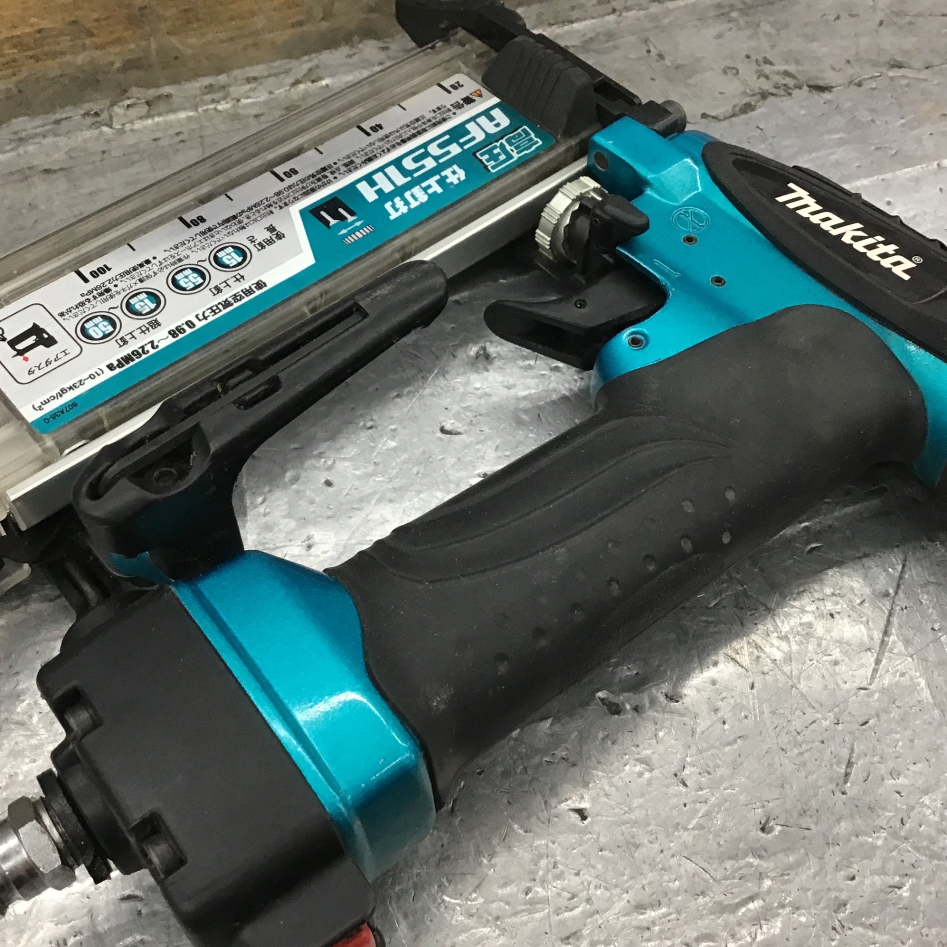 中古】【店頭引取限定】MAKITA フィニッシュネイラ AF551 ブルー 高圧