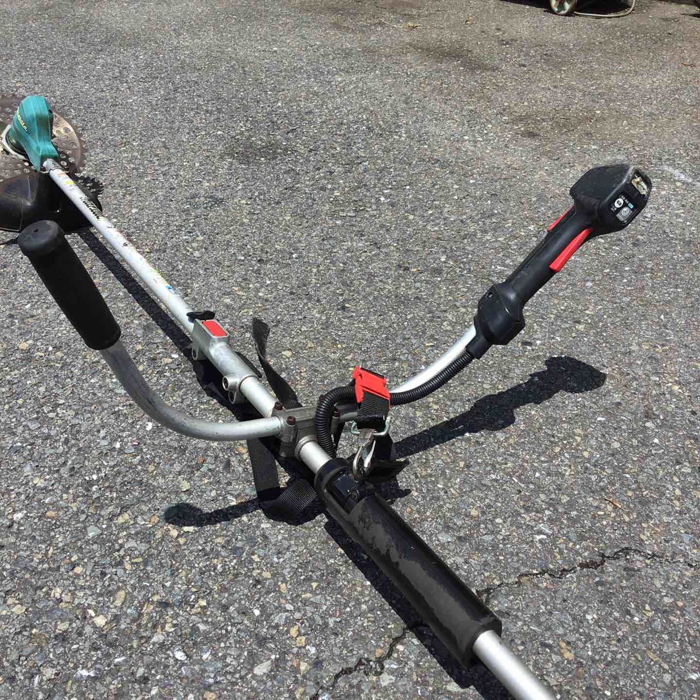 ◇マキタ(makita) コードレス草刈機 MUR186UDZ Uハンドル 分割棹