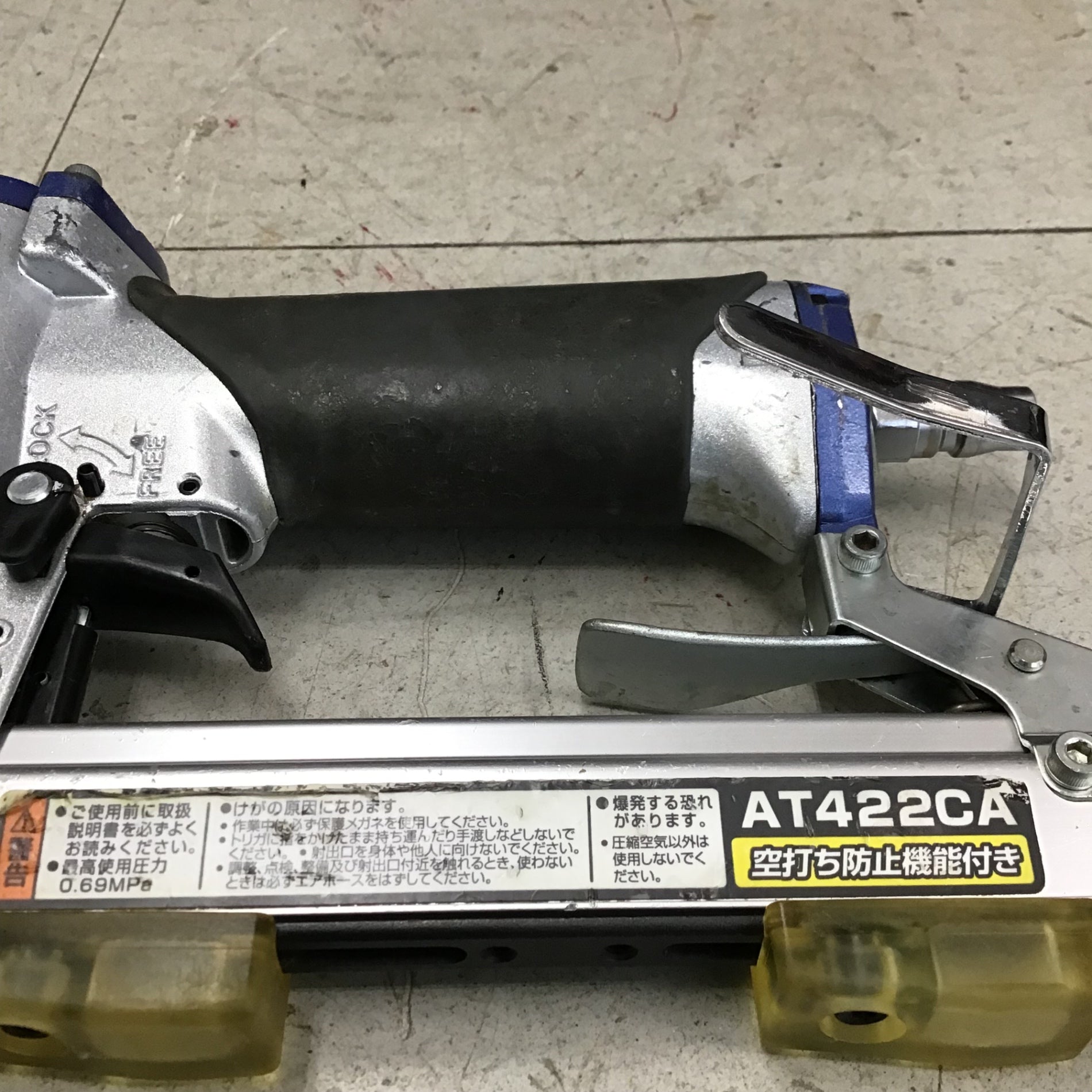 中古品】 マキタ/makita 常圧軽天タッカ AT422CA 【鴻巣店】 – アクト