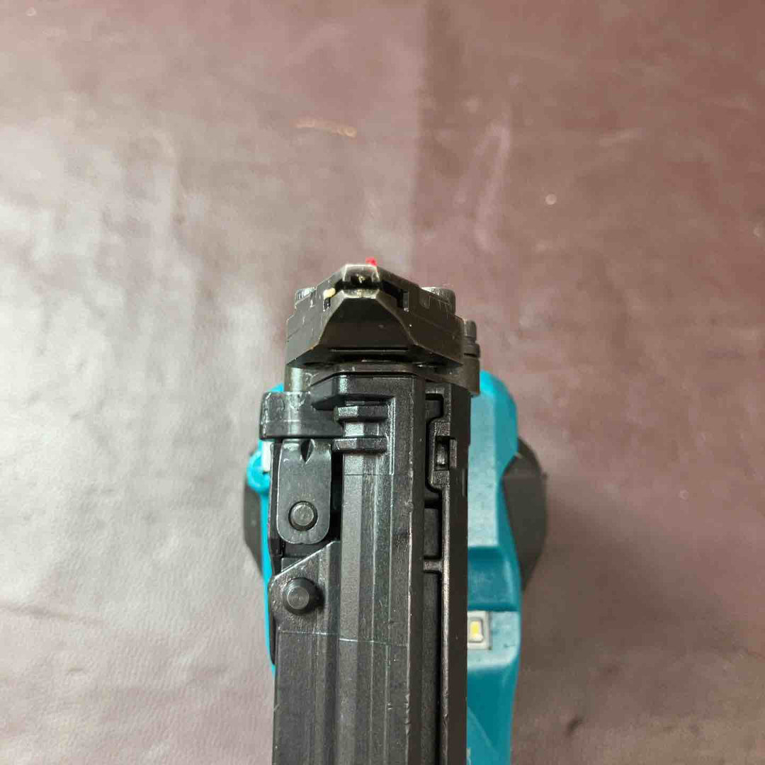 【中古品】 マキタ(makita) 18V コードレス35mm面木釘打ち機 FN350DZ バッテリー1個付属 充電式 【東大和店】