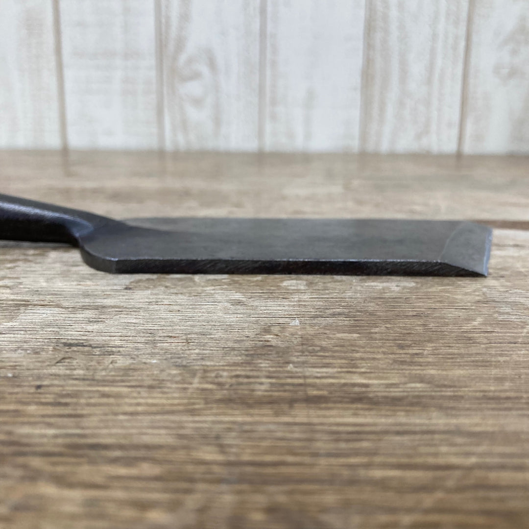 【中古品】作者・銘不明 イスカ鑿？ 下駄屋鑿？ 刻印有 刃幅62mm 柄無し【柏店】