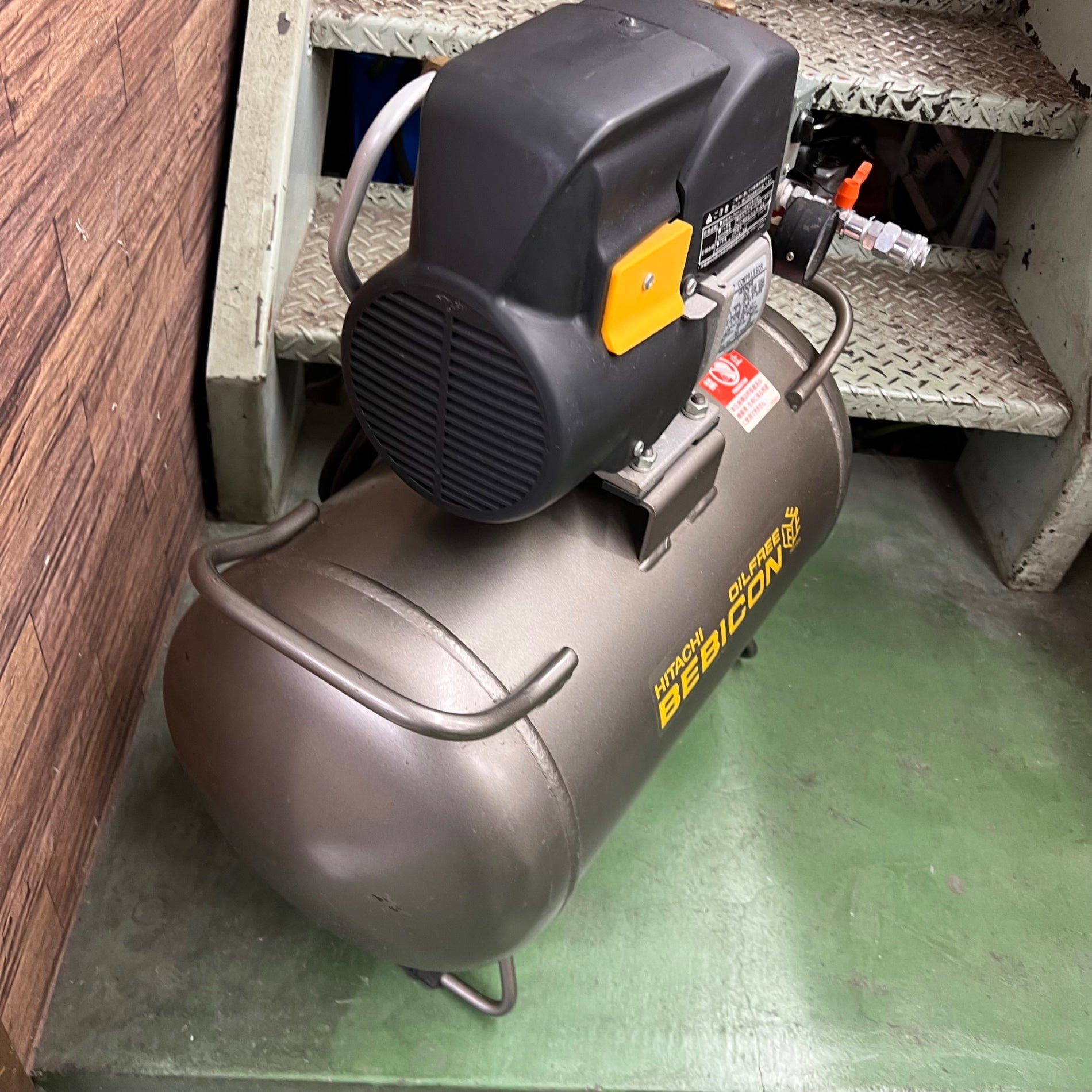 店頭受取り限定】日立産機システ 単相100V スーパーオイルフリー