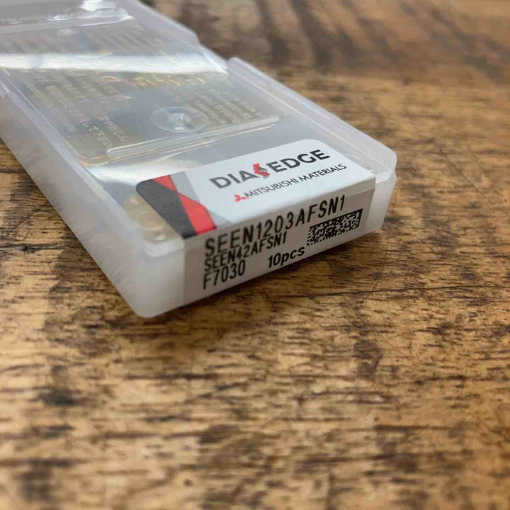 【未使用品】三菱マテリアル　SEEN1203AFSN1 F7030　SE415、QSE415形用インサート CVDコーティング【八潮店】