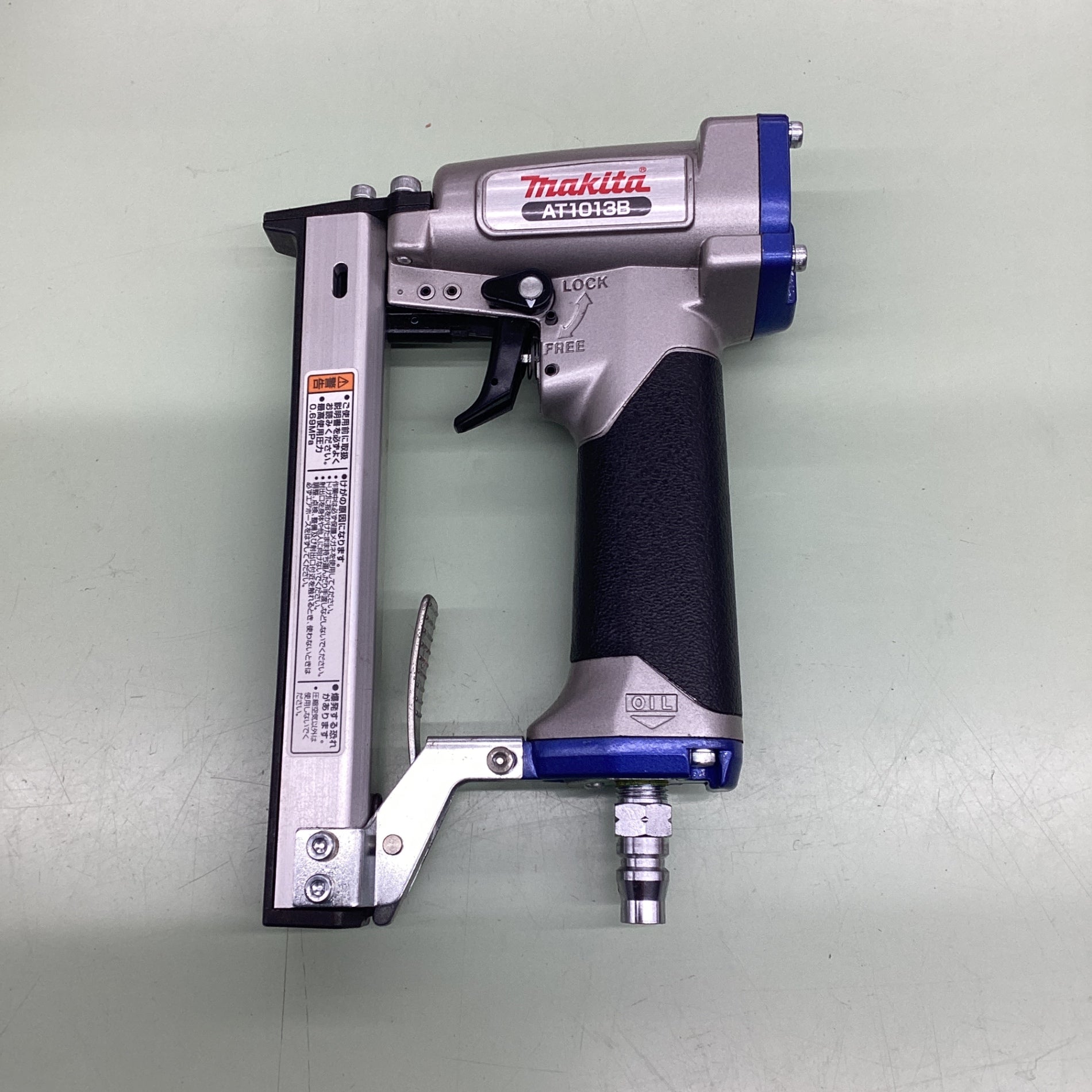 ★エアタッカ★　makita　エアタッカ　AT1013B　☆在庫1☆　 | マキタ(Makita) AT1013B エアタッカ | エアタッカ