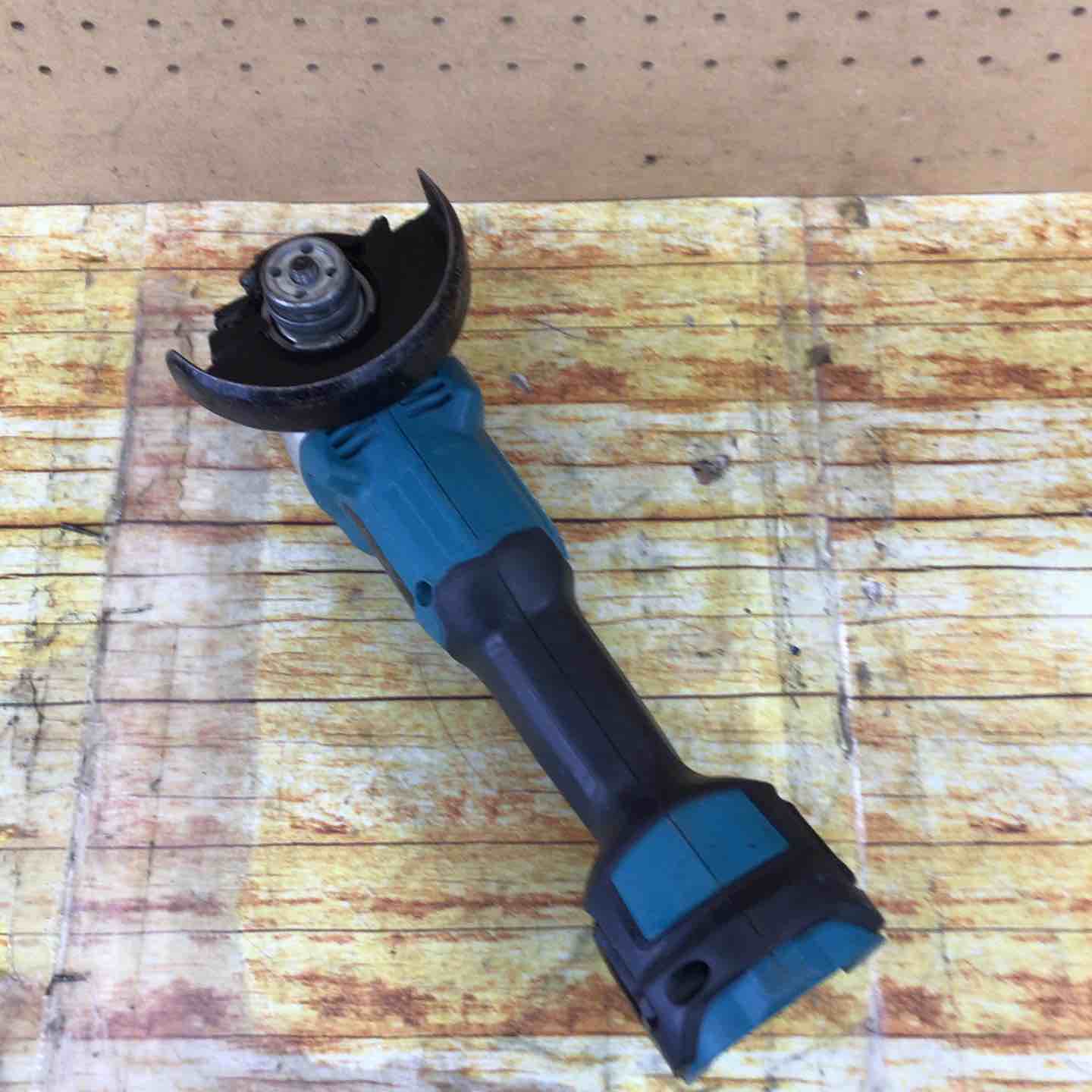 マキタ(makita) 100mmコードレスディスクグラインダ GA404DZN マキタ(makita) 100mmコードレスディスクグラインダ GA404DZN