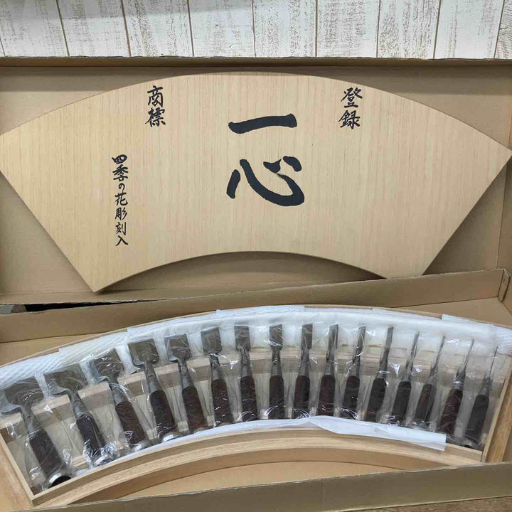 【未使用品】鑿 一心 追入鑿 十六本組 四季の花彫刻入 箱入り のみ 大工道具【柏店】