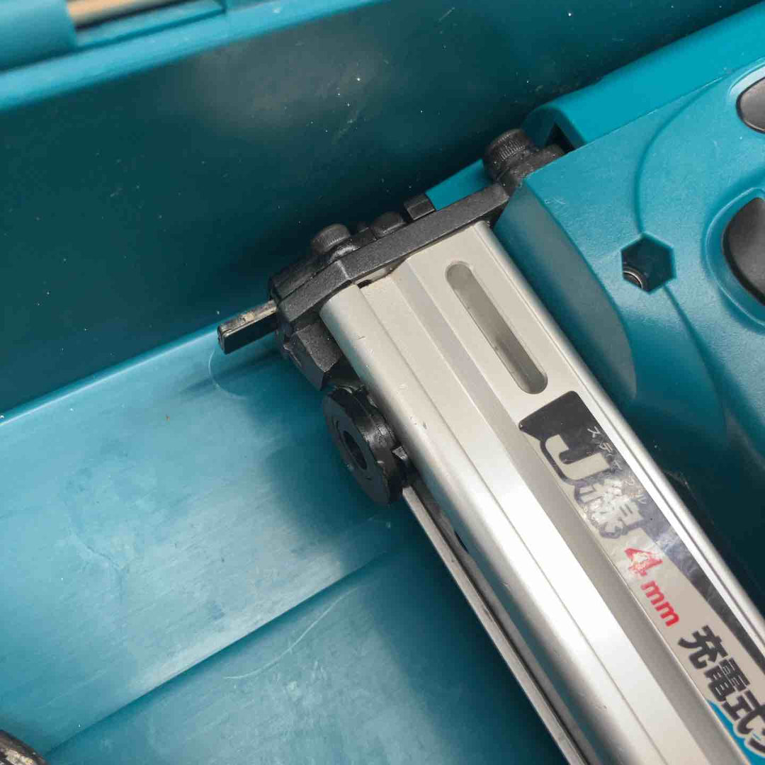 【中古品】 マキタ/makita 14.4Vコードレスタッカ・ST420DRF 【鴻巣店】