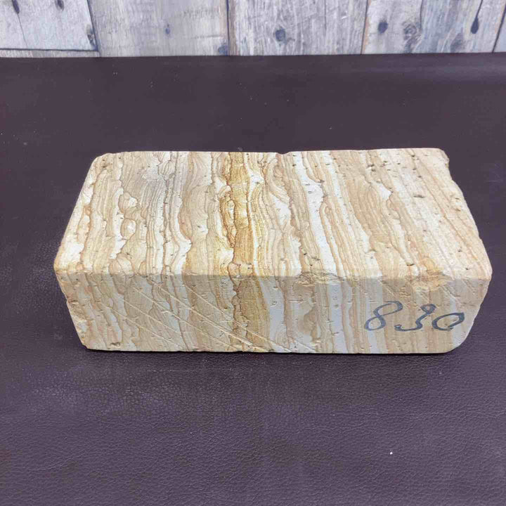 【超希少】 【未使用品】 天然砥石 産地不明 重量約3.4Kg 長さ約220mmｘ幅約105mmｘ高さ約70mm 番手細かめ 三河白名倉？ 沼田？ 【東大和店】