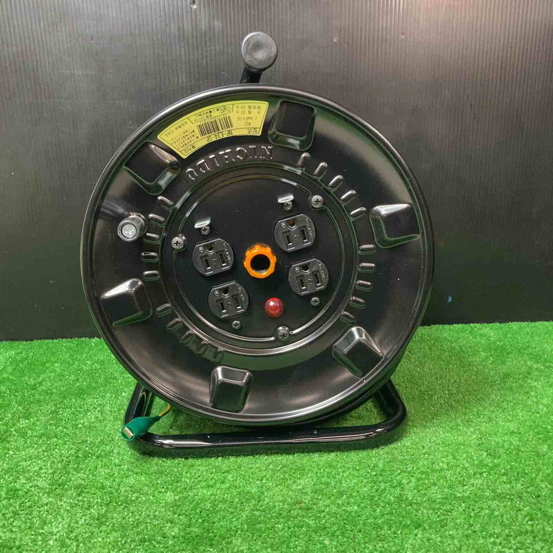 サンピース 電工ドラム（アース付）30m コンセント４ NP-E34-SP ブラック【岩槻店】
