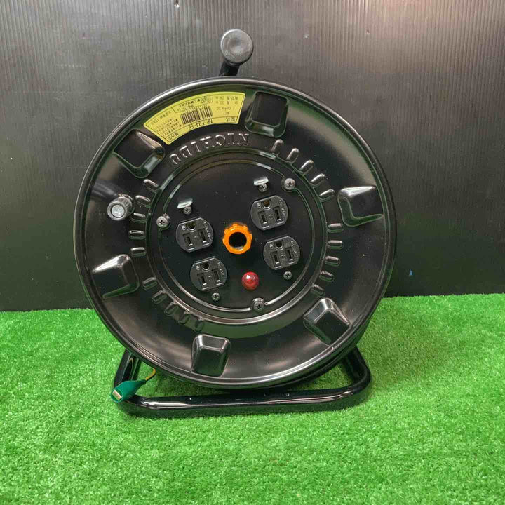 サンピース 電工ドラム（アース付）30m コンセント４ NP-E34-SP ブラック【岩槻店】