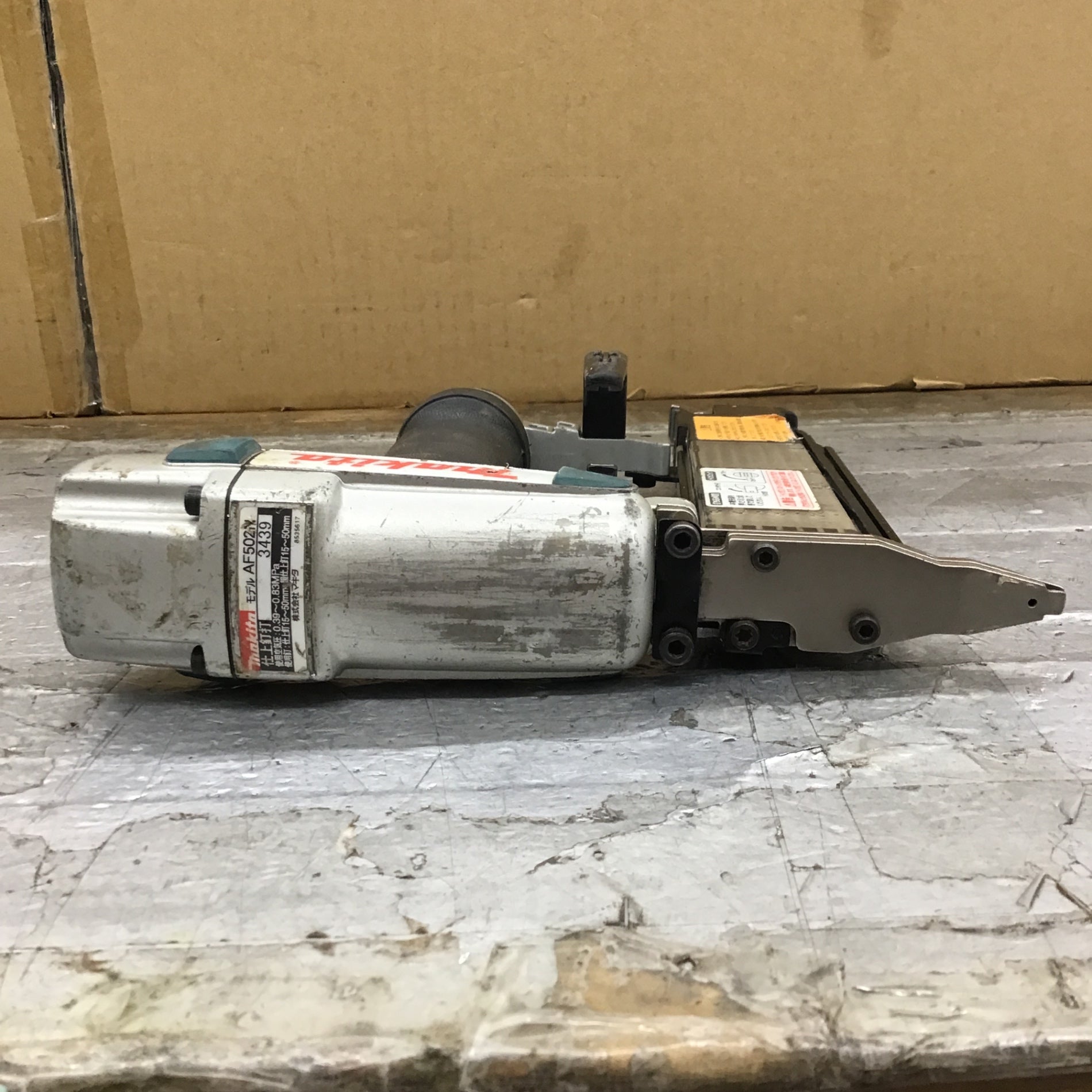 マキタ AF502N 常圧仕上げ釘 本体のみ【市川行徳店】【店頭取引限定】【中古】管理番号：IT2J8BGICANG マキタ（makita） 送料無料 AF502N 50mm常圧仕上釘打機 新品