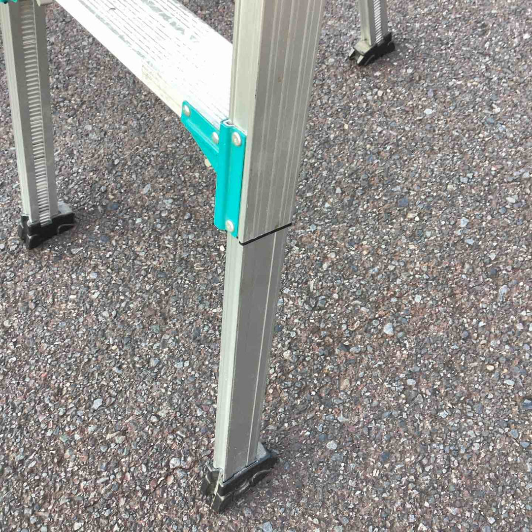 【店頭受取り限定】◇長谷川工業(Hasegawa) 脚部伸縮式はしご兼用脚立(ワンタッチバー付) 3段 RYZ-09c (0.72~1.03m) (10192) 【2022年モデル】 レッド【越谷店】