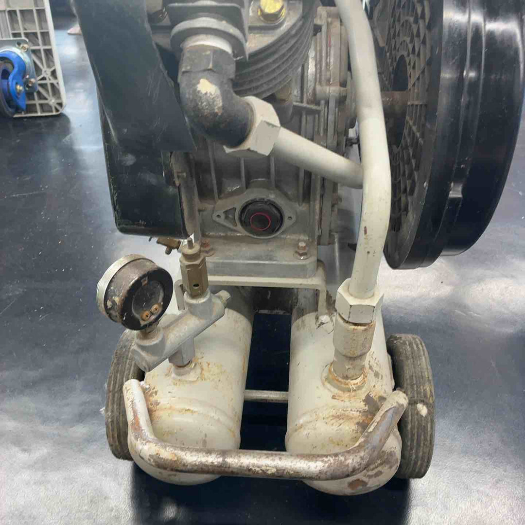 【中古品/店頭受取り限定】 アネスト岩田 (iwata) エンジンコンプレッサー L22-10 【藤沢店】