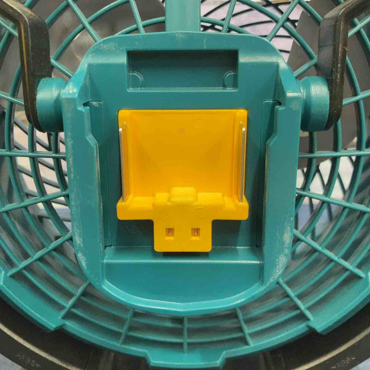 ★マキタ(makita) コードレスファン CF102DZ(本体のみ)【八潮店】