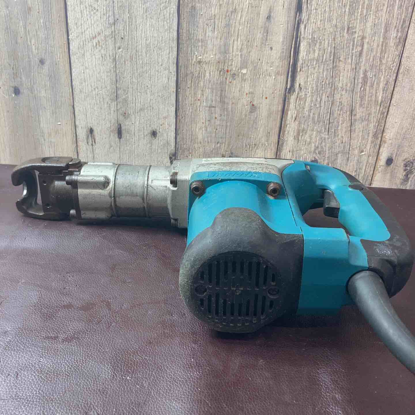 中古品】 マキタ(makita) 電動ハンマ HM0830 【東大和店】 – アクト