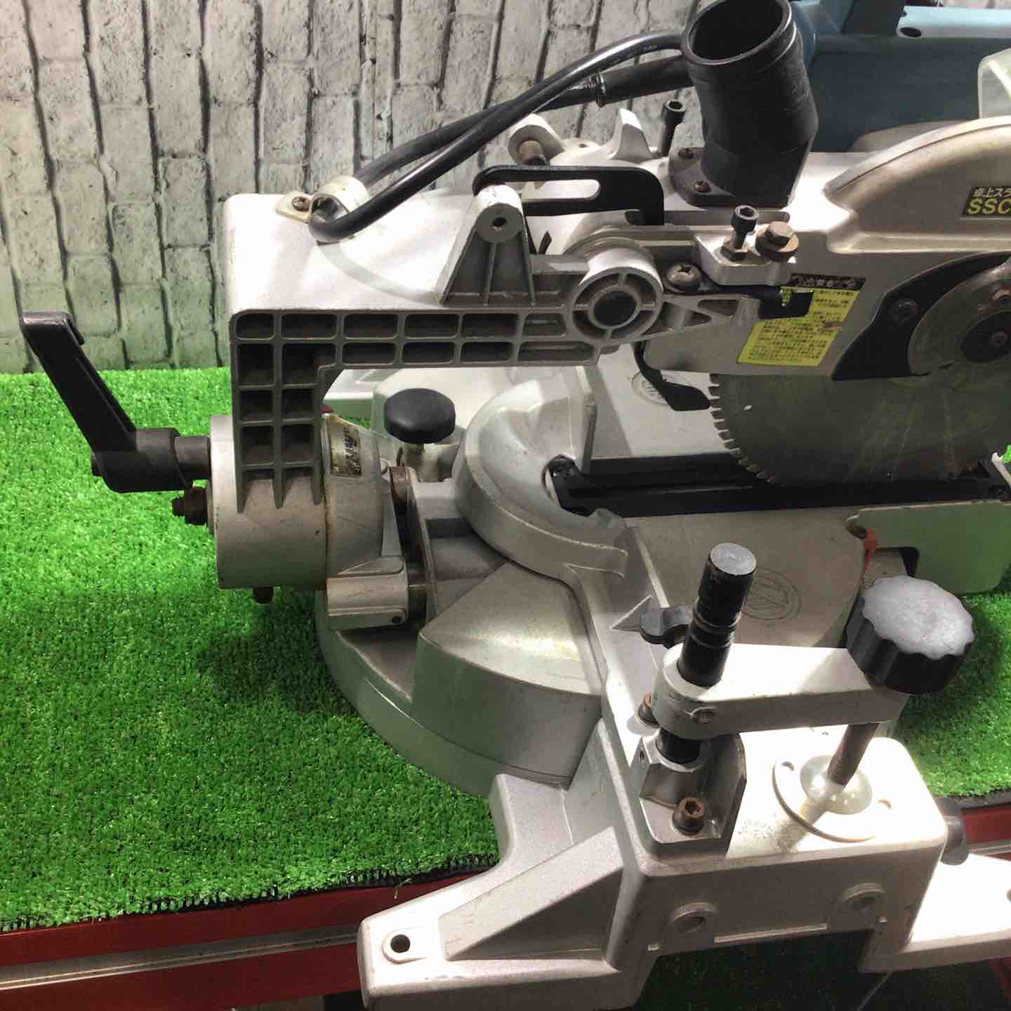 ◇新興製作所(SHINKO) 卓上スライド丸ノコ SSC-216A【川口店