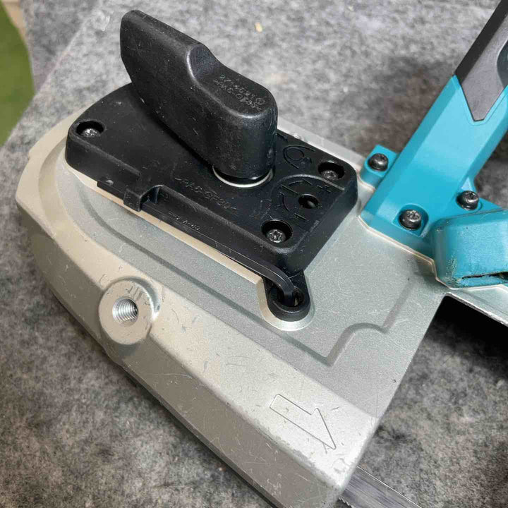 マキタ(makita) コードレスポータブルバンドソー PB183DZ【桶川店】
