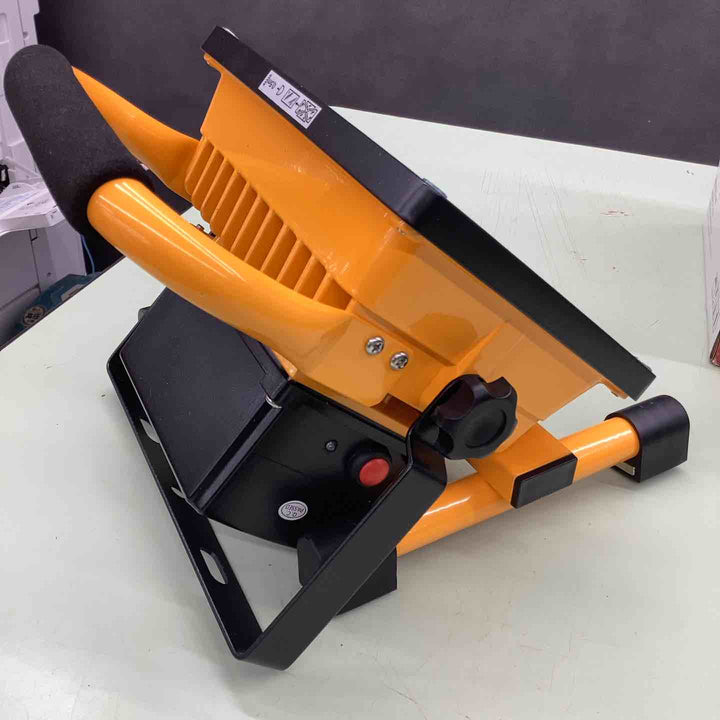 ★防水で外使いOK！ ◇ネクセル LED充電式投光器・台座マグネット付 GD-F026-3Y(20W)【越谷店】