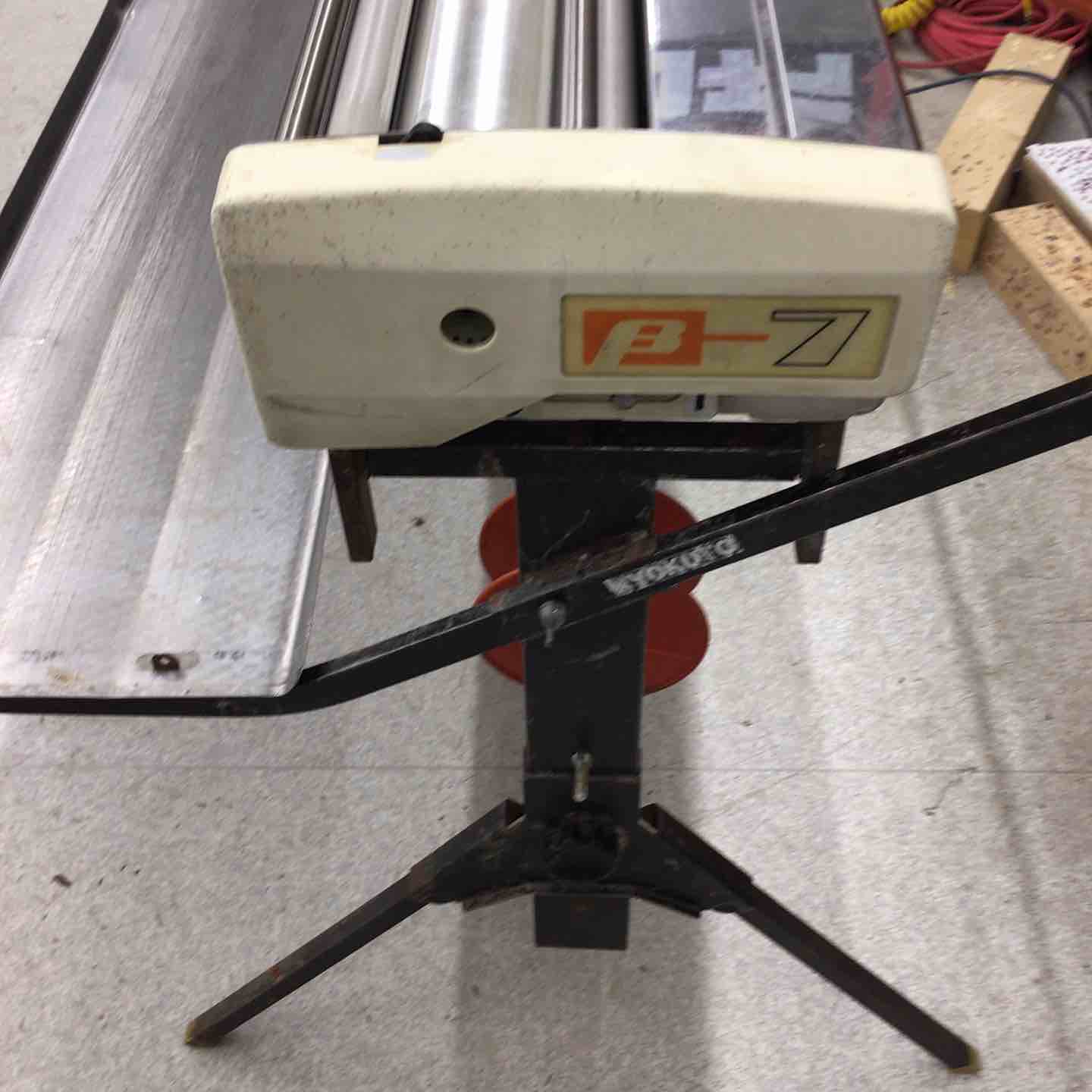 極東 手動糊付け機 β-7 手動壁紙糊付機「β-EZ／ベーターイージー」 |