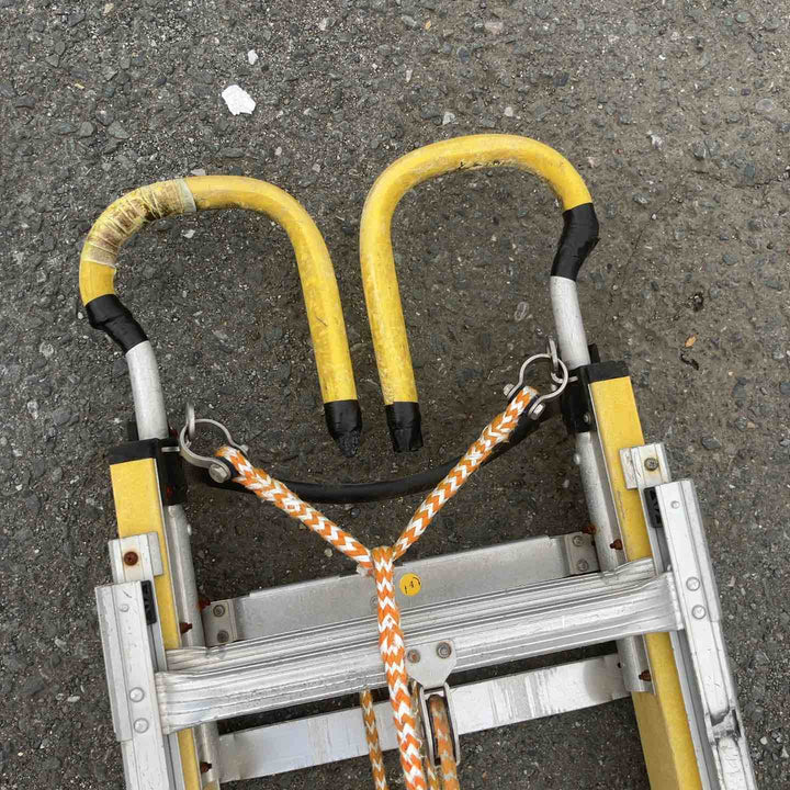 【店頭受取り限定】 ナカオ 2連伸縮はしご 軽太 LT-8.3 【鴻巣店】下から2段目付近に割れアリ ※現状品