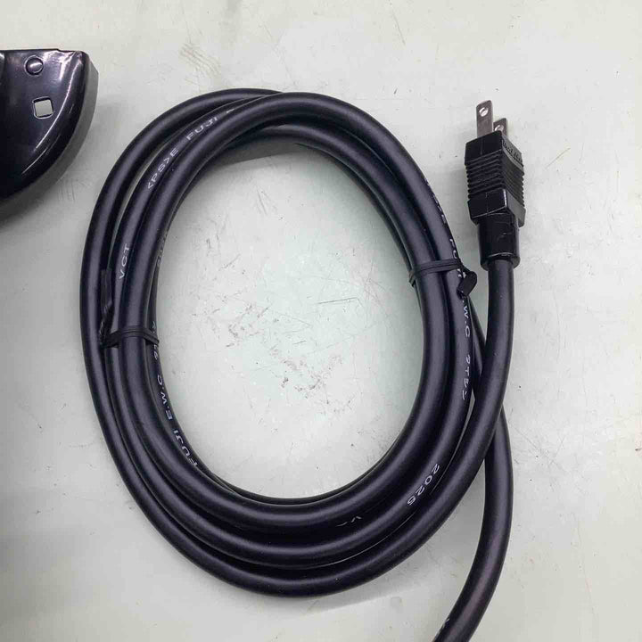 マキタ(makita) 100mmディスクグラインダ 9533BDIY 鉄筋 アングル材 仕上げ 磨き 建築 石材 コンクリート ブロック レンガ タイル 研磨 ガラス 断面磨き 加工【越谷店】