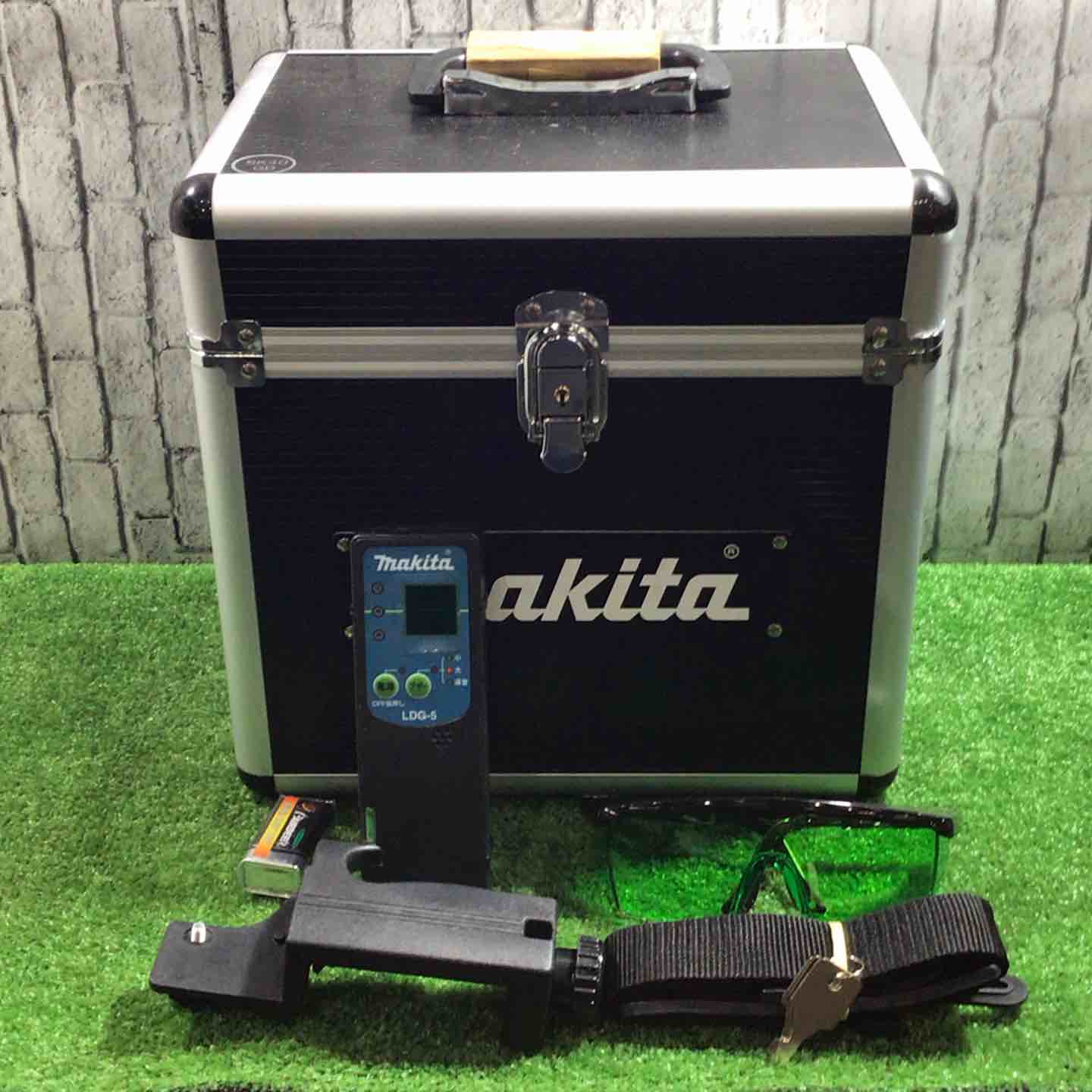 新品未開封 マキタSK40GD 充電式レーザー墨出し器 マキタ工具