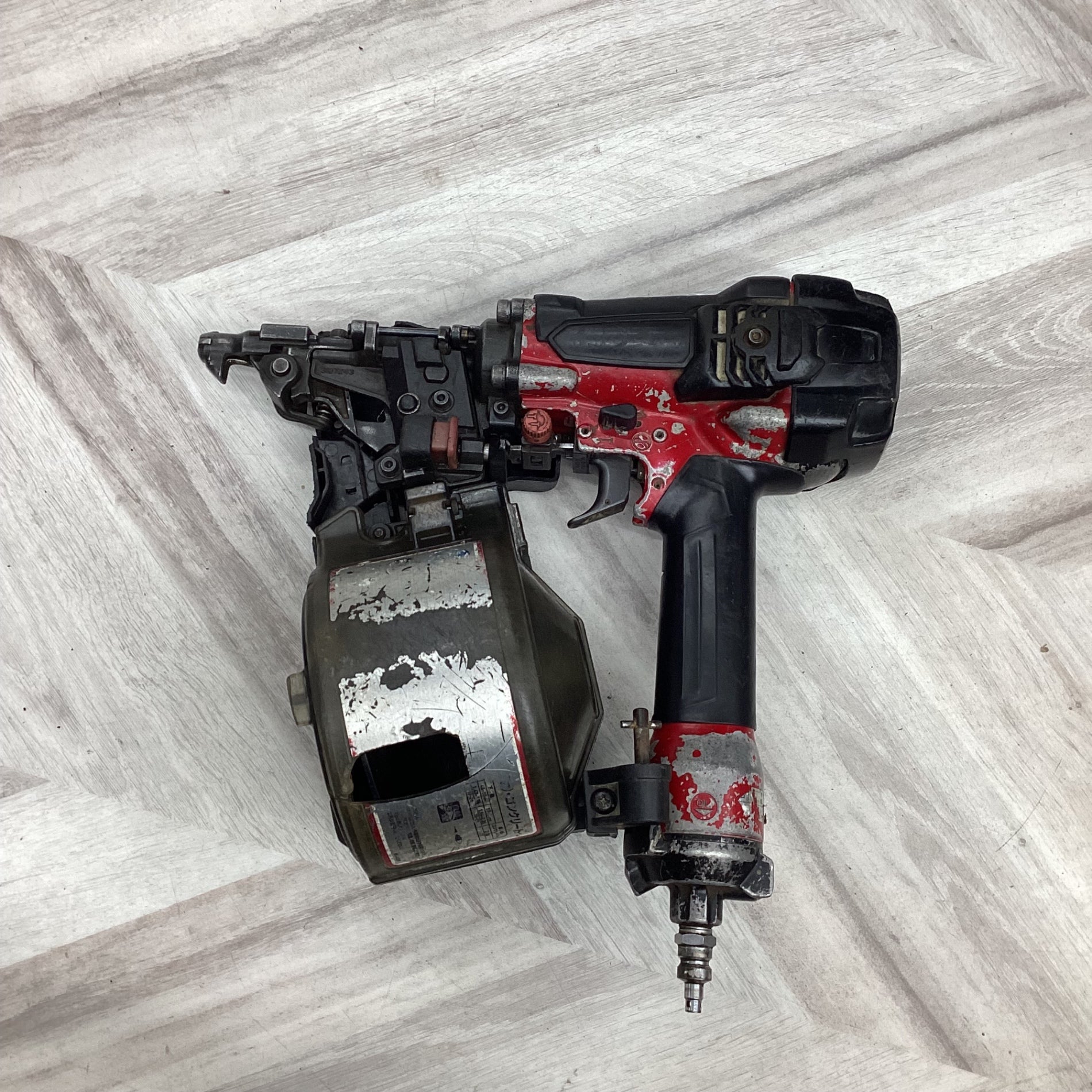 Makita - なお　マキタ高圧65釘打機 AN635H +鮫肌165×3 マキタ 高圧エア釘打機 65mm AN635H エアダスタ付〜AN635HM